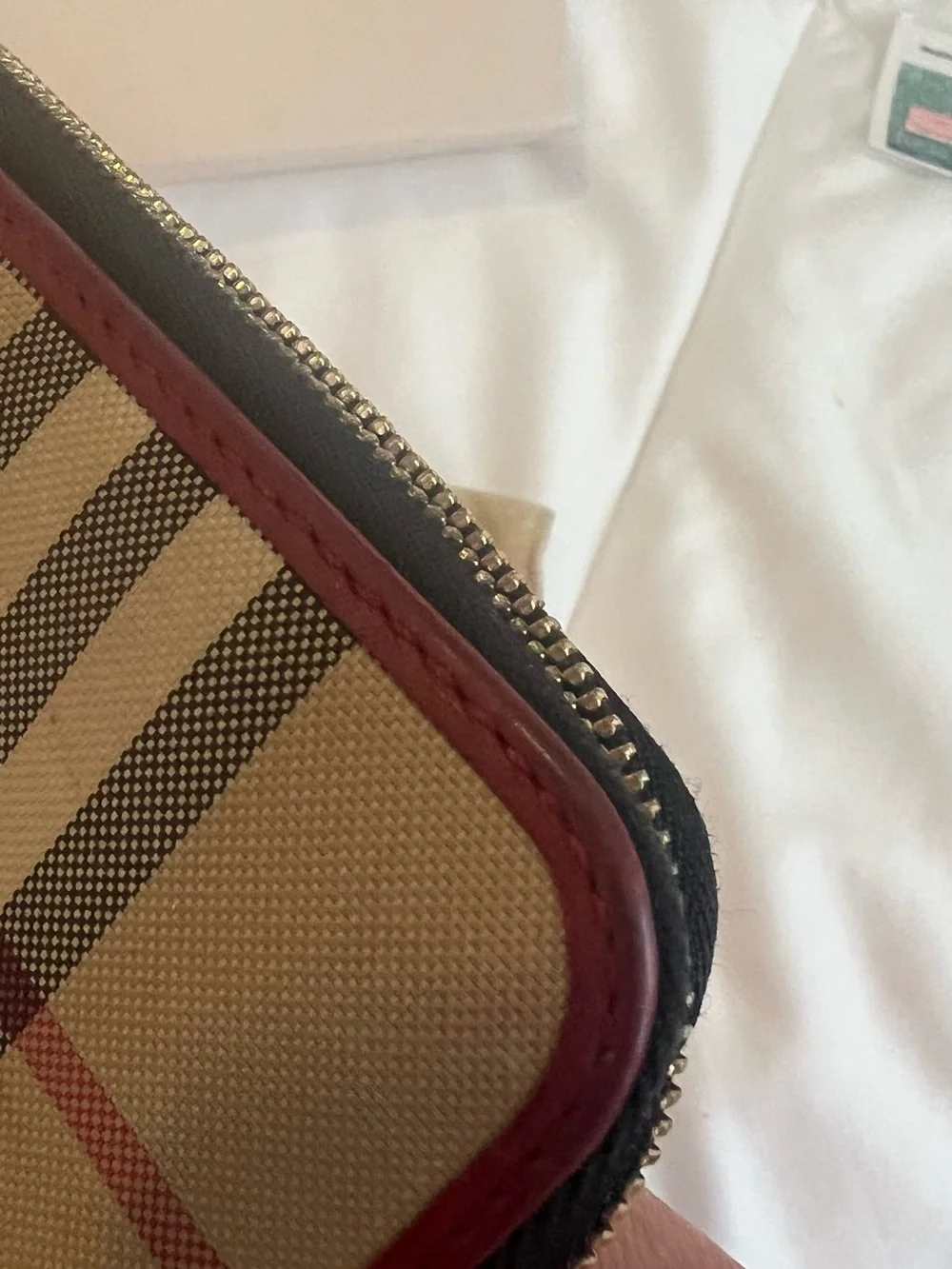 Burberry Red Leather & Beige Check Zip Wallet - Picture 6 of 15